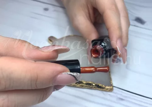 Tiger eye thermo gel polish 5ml #861 Apple red - dark pink