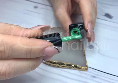 Tiger eye thermo gel polish 5ml #868 Hummingbird green - coral green